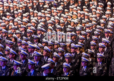 1500 assermentation de nouveaux policiers dans la région de Dortmund, plus de 6000 membres de la famille et les amis ont regardé la cérémonie. Banque D'Images