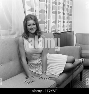 Carole Fletcher, 19 de Southport, nouvellement couronnée Miss Grande-bretagne, représenté à Londres, 4 septembre 1966. Banque D'Images