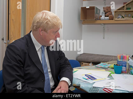 Vert Vert St,UK,11 juin 2015, Maire de Londres, Boris Johnson, visite le Maypole Projet pour les jeunes malades et handicapées Crédit : Londoner Keith Larby/Alamy Live News Banque D'Images