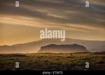 Coucher de soleil sur Eyjafjallajokull Glacier, Islande Banque D'Images