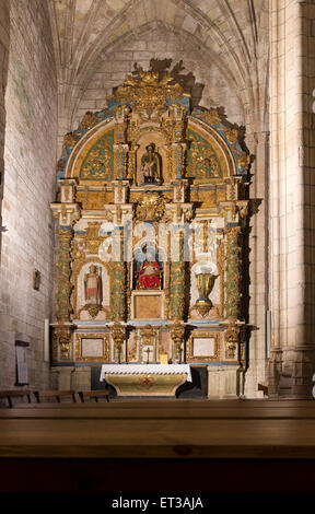 Intérieur de l'Eglise de Santa Maria de los Angeles à San Vincente de la Barquera Cantabrie au Nord de l'Espagne Banque D'Images