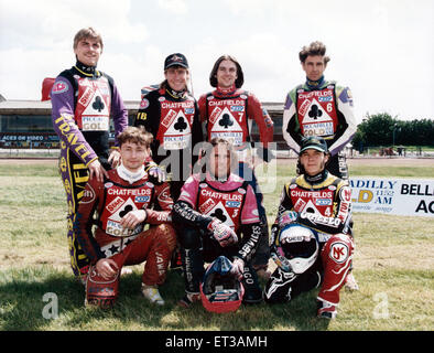 Belle Vue de l'équipe Ace Speedway. Rangée arrière, de gauche à droite, Frede Schott, Jason Lyons, Max Schofield, Louis Carr. Première rangée, de gauche à droite, Niklas Klingberg, Peter Carr, Chris Manchester. Circa 1995. Banque D'Images