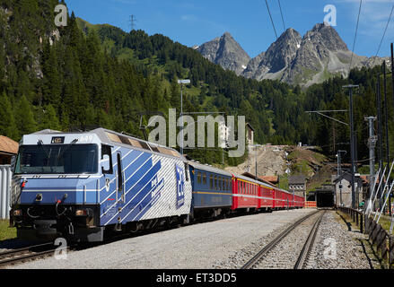 Preda, Suisse, Bernina Express à la gare de Preda Banque D'Images