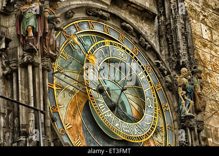 L'horloge astronomique médiévale sur la place de la Vieille Ville à Prague Banque D'Images