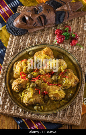 Yassa au poulet. Ragoût de poulet de l'Afrique de l'Ouest. Africa Food Banque D'Images