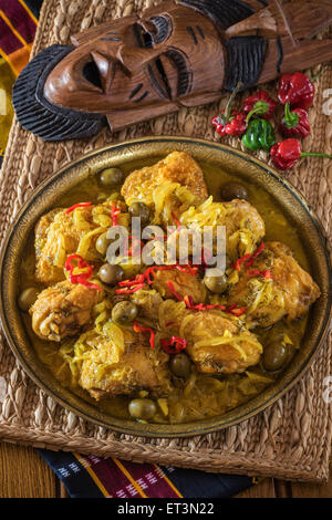 Yassa au poulet. Ragoût de poulet de l'Afrique de l'Ouest. Africa Food Banque D'Images