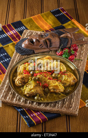 Yassa au poulet. Ragoût de poulet de l'Afrique de l'Ouest. Africa Food Banque D'Images