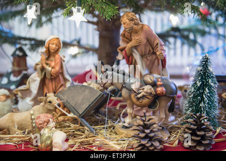 Close up of decorative crèche figurines, Bavière, Allemagne Banque D'Images