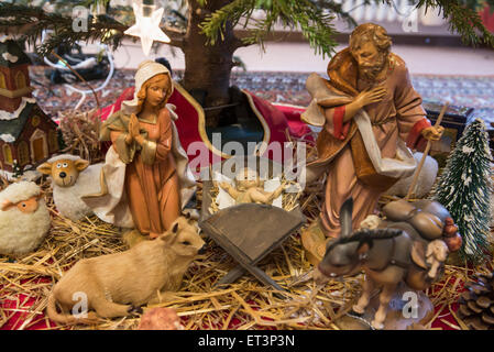 Close up of decorative crèche figurines, Bavière, Allemagne Banque D'Images