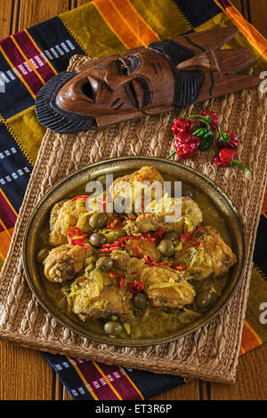 Yassa au poulet. Ragoût de poulet de l'Afrique de l'Ouest. Africa Food Banque D'Images