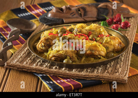 Yassa au poulet. Ragoût de poulet de l'Afrique de l'Ouest. Africa Food Banque D'Images