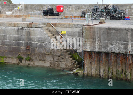 Étapes au port de Newquay en Cornouailles Banque D'Images