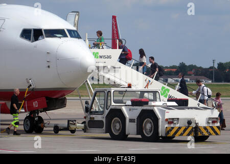 Berlin, Allemagne, les voyageurs de monter dans une machine de la compagnie aérienne Air Berlin à l'aéroport de Berlin-Tegel Banque D'Images