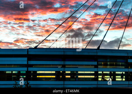 Dublin Airport Terminal 1, allée 1 au coucher du soleil l'Irlande Banque D'Images