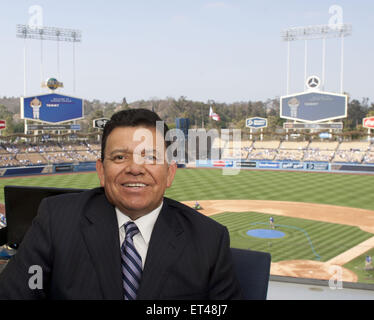 Los Angeles, Californie, États-Unis d'Amérique, USA. 25 mai, 2015. L'ancien lanceur des Dodgers de Los Angeles pour Fernando Valenzuela posséder pour une photo lors d'une entrevue au stade Dodgers le lundi 25 mai 2015.Arorizo ARORIZO © Armando ARMANDO/Prensa Internacional/ZUMA/Alamy Fil Live News Banque D'Images