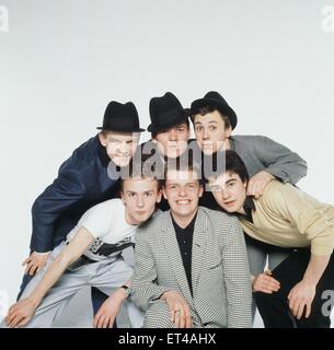 Groupe pop Madness poser dans le Daily Mirror Studio, moins les états Lee Thompson. 11 février 1980. Banque D'Images