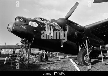 Le célèbre bombardier Avro Lancaster photographié à Blackpool. 19 novembre 1971. Banque D'Images