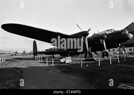 Le célèbre bombardier Avro Lancaster photographié à Blackpool. 19 novembre 1971. Banque D'Images