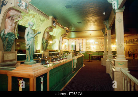 L'Empire Theatre, Corporation Road, Middlesbrough, a été complètement rénové et transformé en un pub, 10 mai 1993. Banque D'Images