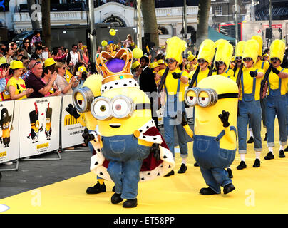 Londres, Royaume-Uni. 11 Juin, 2015. Sbires présents à la première mondiale de larbins à l'odéon London 11 Juin 2015 Crédit : Peter Phillips/Alamy Live News Banque D'Images