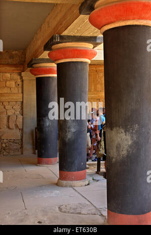 Vue partielle sur le Palais Minoen de Knossos, très proche de la ville d''Héraklion. Crète, Grèce Banque D'Images