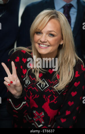 Coeur Londres Breakfast show hosts Jamie Theakston et Emma Bunton dévoilent leur facteur X chorale de Noël au coeur des studios, Leicester Square. Avec : Emma Bunton Où : London, Royaume-Uni Quand : 12 Déc 2014 Crédit : Daniel Deme/WENN.com Banque D'Images