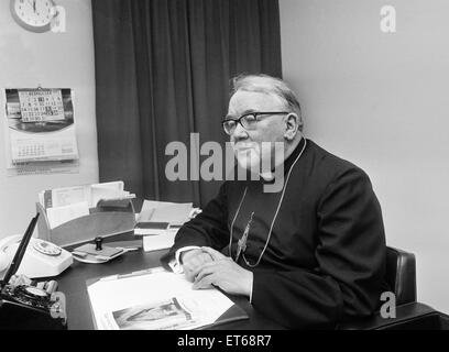 Le docteur Patrick Dwyer, l'Église catholique romaine, archevêque de Birmingham, illustré, 22 décembre 1975. Le docteur Patrick Dwyer alias G P Dwyer, George Patrick Dwyer. Banque D'Images