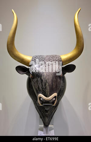 Bull's head - Pierre rhyton, un chef-d'oeuvre de l'art minoen au Musée Archéologique d'Héraklion, Crète, Grèce. Banque D'Images