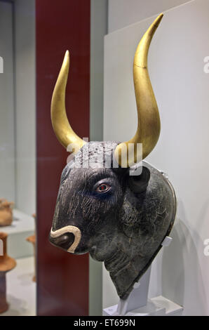 Bull's head - Pierre rhyton, un chef-d'oeuvre de l'art minoen au Musée Archéologique d'Héraklion, Crète, Grèce. Banque D'Images