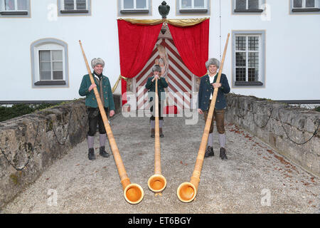 Comtesse Stephanie von Pfuel vous ouvre les portes de son château pour le Tuessling Marché de Noël comprend : Alphornblaeser Où : Munich, Allemagne Quand : 12 Déc 2014 Crédit : Franco Gulotta/WENN.com Banque D'Images