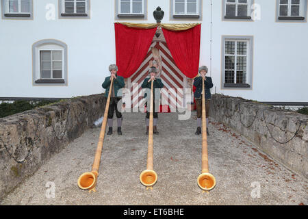 Comtesse Stephanie von Pfuel vous ouvre les portes de son château pour le Tuessling Marché de Noël comprend : Alphornblaeser Où : Munich, Allemagne Quand : 12 Déc 2014 Crédit : Franco Gulotta/WENN.com Banque D'Images