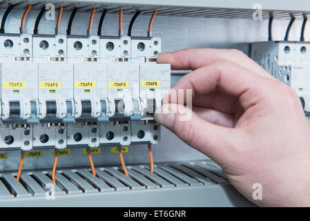 Close-up of electrician fusible électrique de commutation en distribution fusebox, Munich, Bavière, Allemagne Banque D'Images
