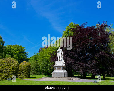 Statue de Samuel Lister, industriel, dans Lister Park, Bradford, West Yorkshire, England UK Banque D'Images