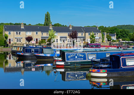 L'Apperley Bridge Marina sur la Leeds et Liverpool Canal, près de Bradford, West Yorkshire, England UK Banque D'Images