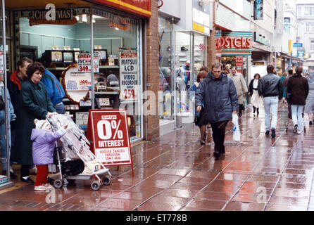 Boutiques sur Linthorpe Road, Middlesbrough, 11 décembre 1989. Banque D'Images