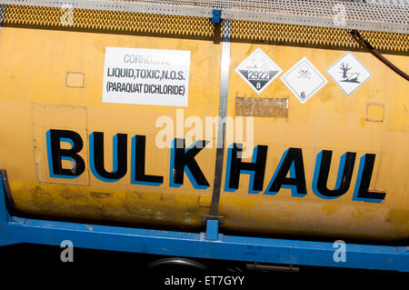 Dichlorure de Paraquat Bulkhaul réservoir ferroviaire sur un train intermodal, Warwickshire, UK Banque D'Images