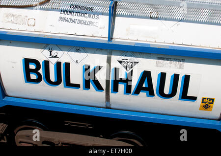 Dichlorure de Paraquat Bulkhaul réservoir ferroviaire sur un train intermodal, Warwickshire, UK Banque D'Images