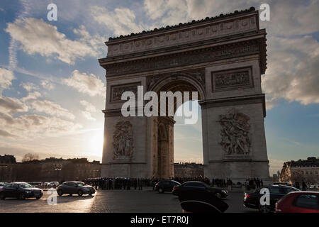 Le trafic sur l'Arc de triomphe, Arc de Triomphe, Paris, France Banque D'Images