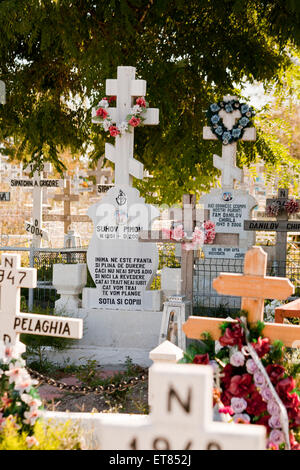 Le cimetière de Sulina multiculturelle dans le Delta du Danube en Roumanie Banque D'Images