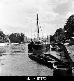 Tamise et Maidenhead Bridge. Maidenhead, Berkshire. Juin 1954. Banque D'Images