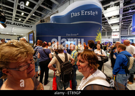 Berlin, Allemagne, les visiteurs au stand de l'ARD à l'IFA 2014 Banque D'Images