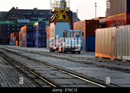 Berlin, Allemagne, electric-truck Terminal à conteneurs dans le port de l'Ouest Banque D'Images