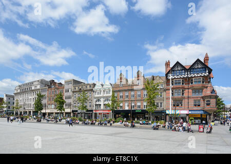 Une ligne longue, centre-ville, Nottingham, Angleterre. Banque D'Images