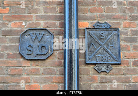 Londres, Angleterre, Royaume-Uni. Plaques d'assurance-incendie / Fire Marques - indiquant une propriété était assuré par des services d'incendie Banque D'Images