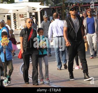 Boris Kodjoe shopping avec sa femme et ses enfants au bosquet à Hollywood avec : Boris Kodjoe, Nicole Ari Parker, Nikki Kodjoe, Sophie Tei Naaki Lee Kodjoe, Nicolas Neruda Kodjoe Où : Los Angeles, California, United States Quand : 26 Déc 2014 Crédit : WENN.com Banque D'Images