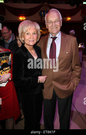 Première de l'hiver le programme de la Couronne de cirque comprend : Le Dr Edmund Stoiber mit Ehefrau Karin Où : Munich, Allemagne Quand : 26 Déc 2014 Crédit : Franco Gulotta/WENN.com Banque D'Images