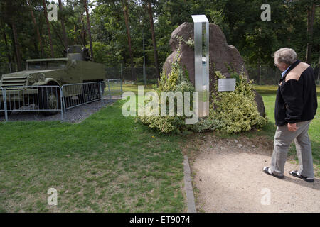 Rasdorf, Allemagne, Flakpanzer et pierre au point Alpha memorial Banque D'Images