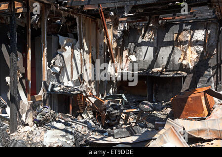 Endommagée par l'incendie et l'abandon workmen's cabin, Sowerby Bridge, West Yorkshire Banque D'Images