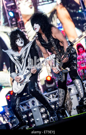 Vérone en Italie. 11 juin 2015. Le groupe de hard rock américain KISS performe live Arena di Verona durant la tournée '40e anniversaire' Credit : Rodolfo Sassano/Alamy Live News Banque D'Images
