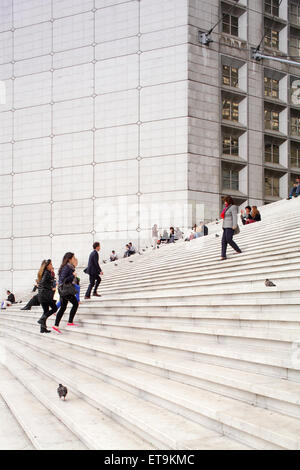 Puteaux, France, sur les passants Grande Arche Banque D'Images